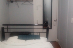 Ma chambre d'hôtel. Petite, mais ça me va très bien, pour le temps que j'y ai passé.